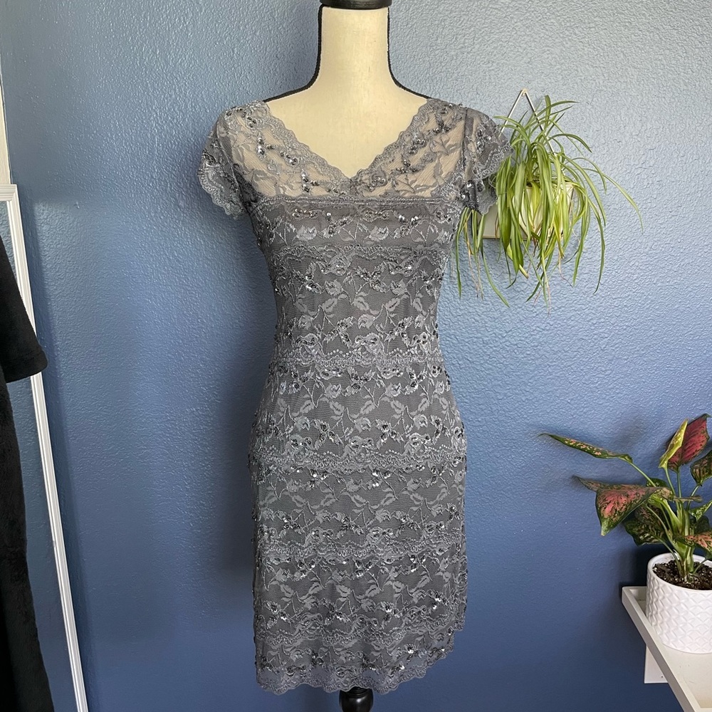 Gray laced dress - size 4 (reversible)
